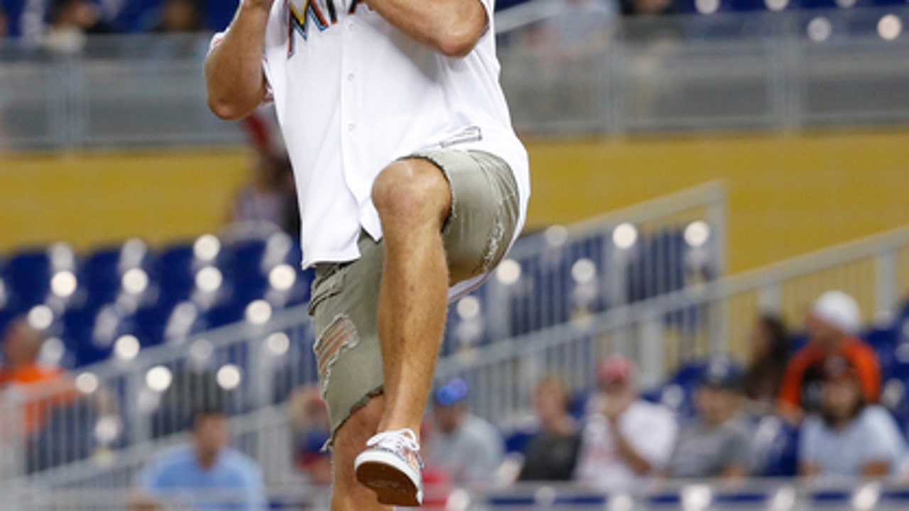Volquez earns 1st win as Marlins beat Phillies 4-1 (May 29, 2017)